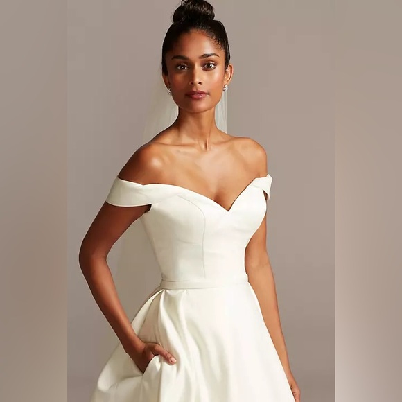 NWOT David’s Bridal Satin Off-The-Shoulder Wedding Dress Sz 12 - Picture 10 of 13